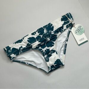 Carve Designs Stinson Heritage Hibiscus Bottom